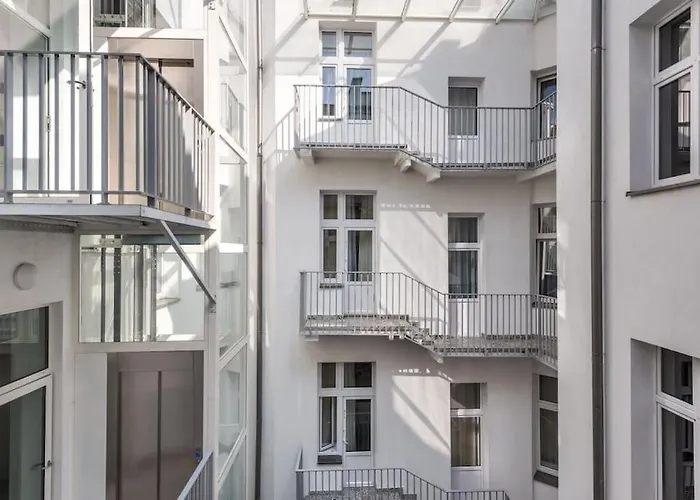Old Town Aptartments - B23